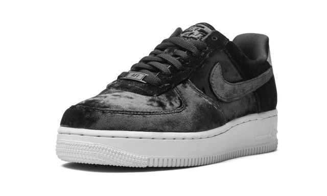 NK Air Force 1 Low "Schwarzer Samt"