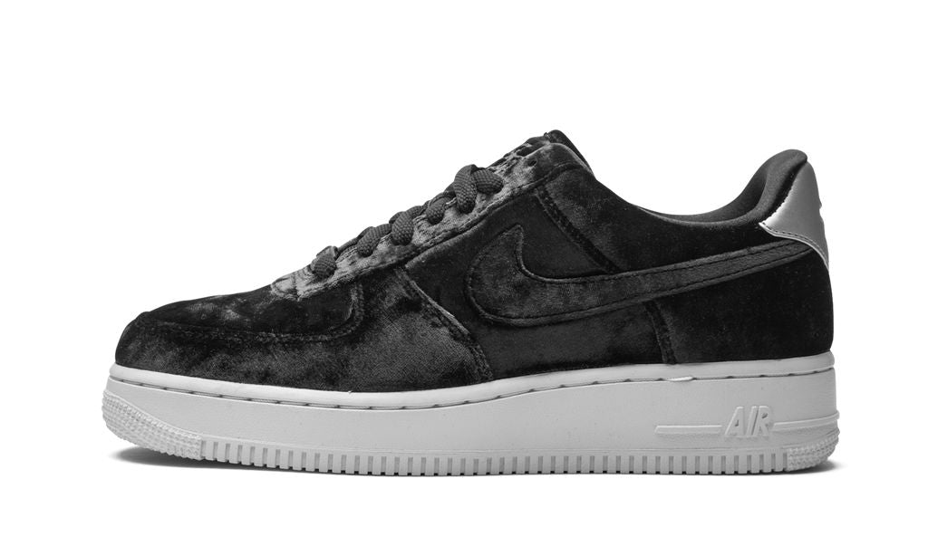 NK Air Force 1 Low "Schwarzer Samt"
