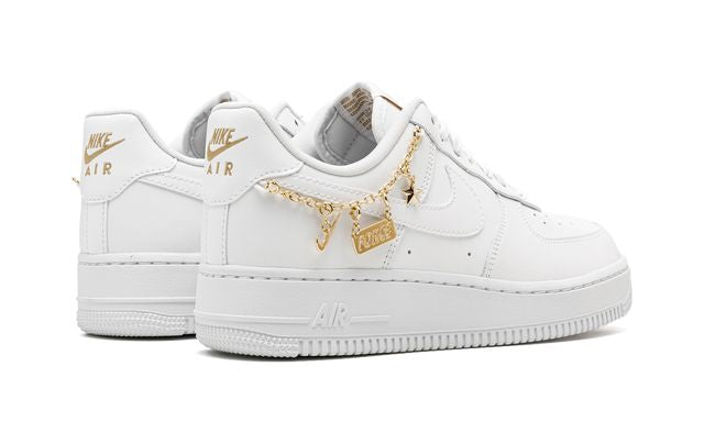 NK Air Force 1 Low LX Weißer Anhänger