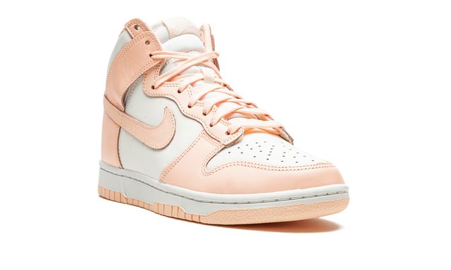 NK Dunk High Crimson Tint