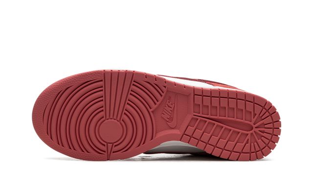 NK SB Dunk Low Valentinstag (2024)