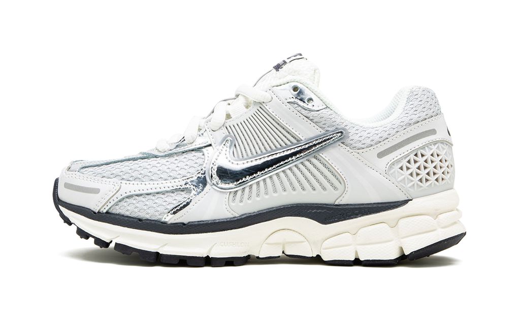 NK Zoom Vomero 5 Photon Dust Metallic Silber