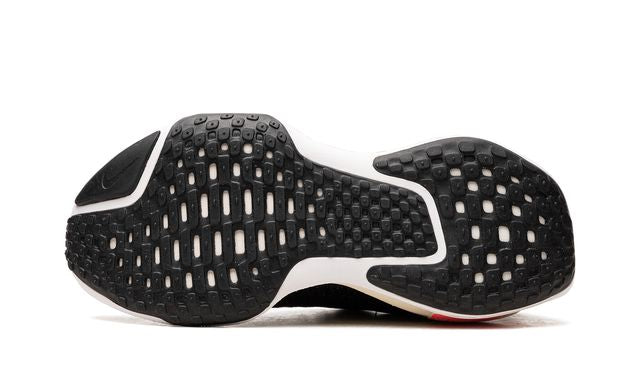 NK Zoom X Invincible Run 3 Schwarz Weiß