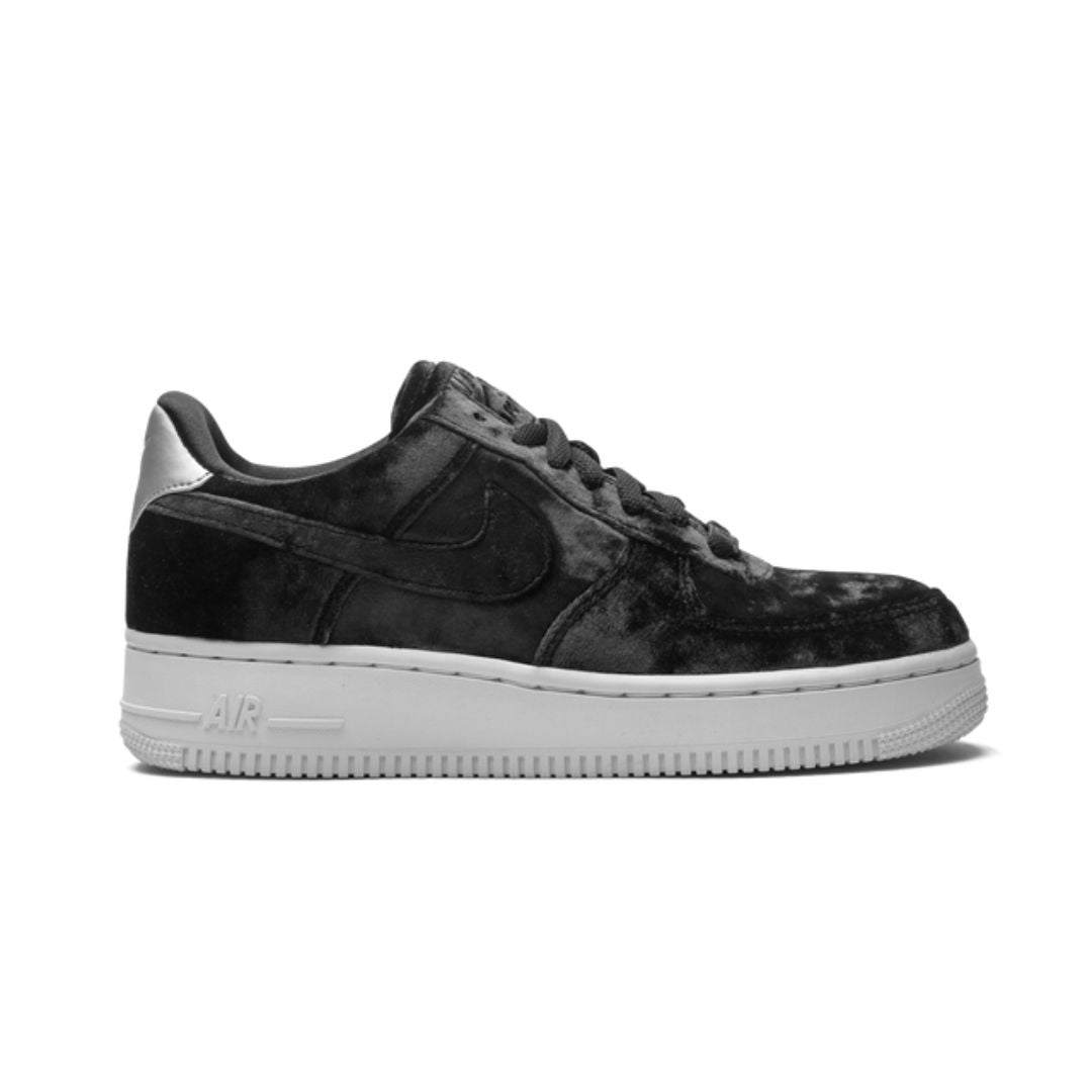 NK Air Force 1 Low "Schwarzer Samt"