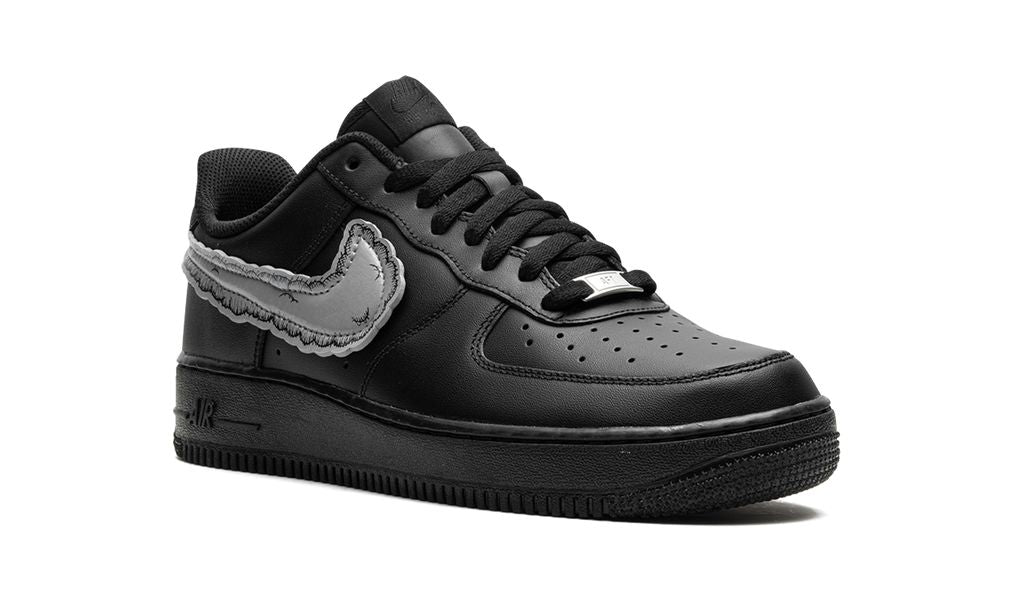 NK Air Force 1 Low "KAWS x Sky High Farms - Schwarz"