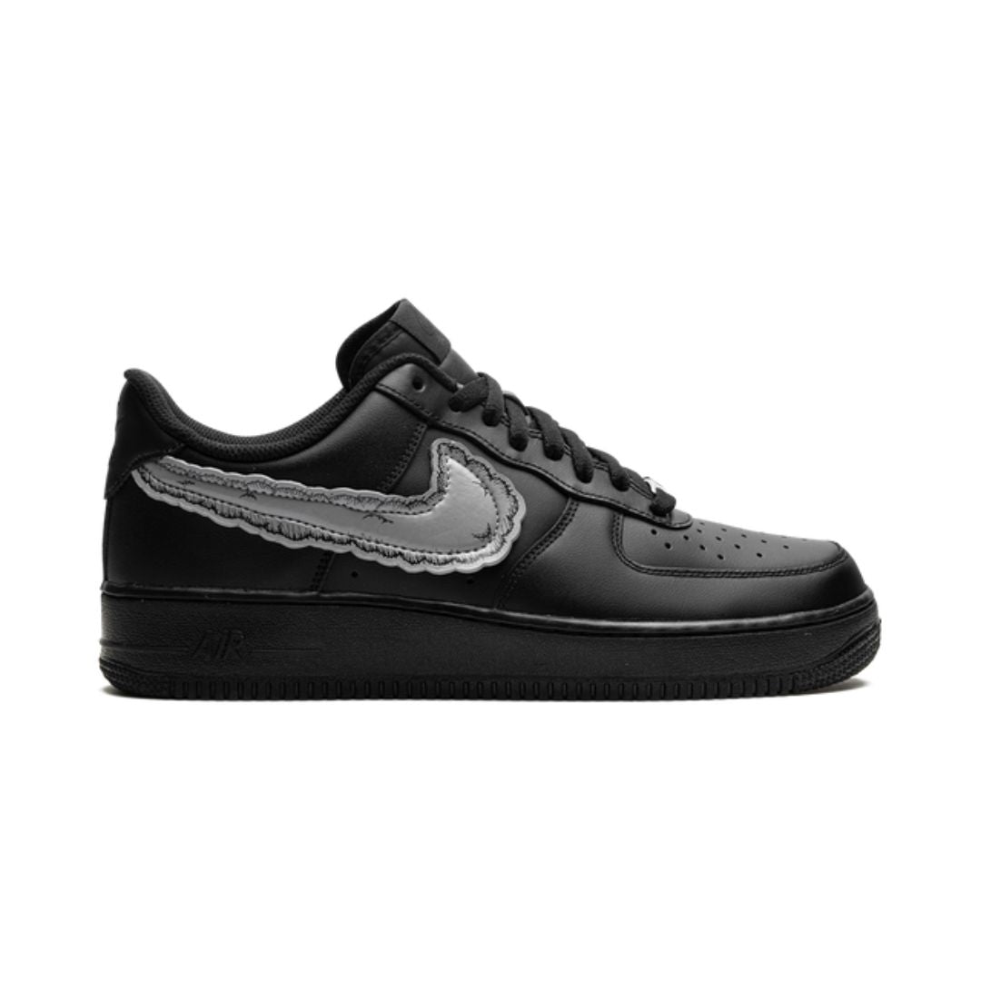 NK Air Force 1 Low "KAWS x Sky High Farms - Schwarz"