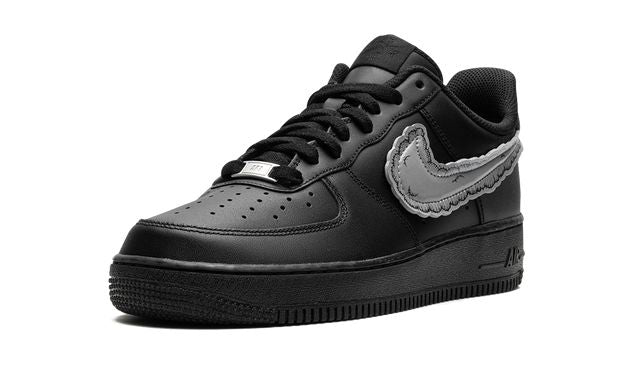 NK Air Force 1 Low "KAWS x Sky High Farms - Schwarz"