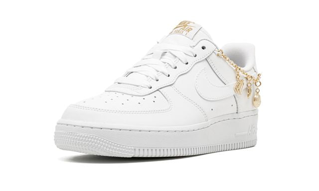 NK Air Force 1 Low LX Weißer Anhänger