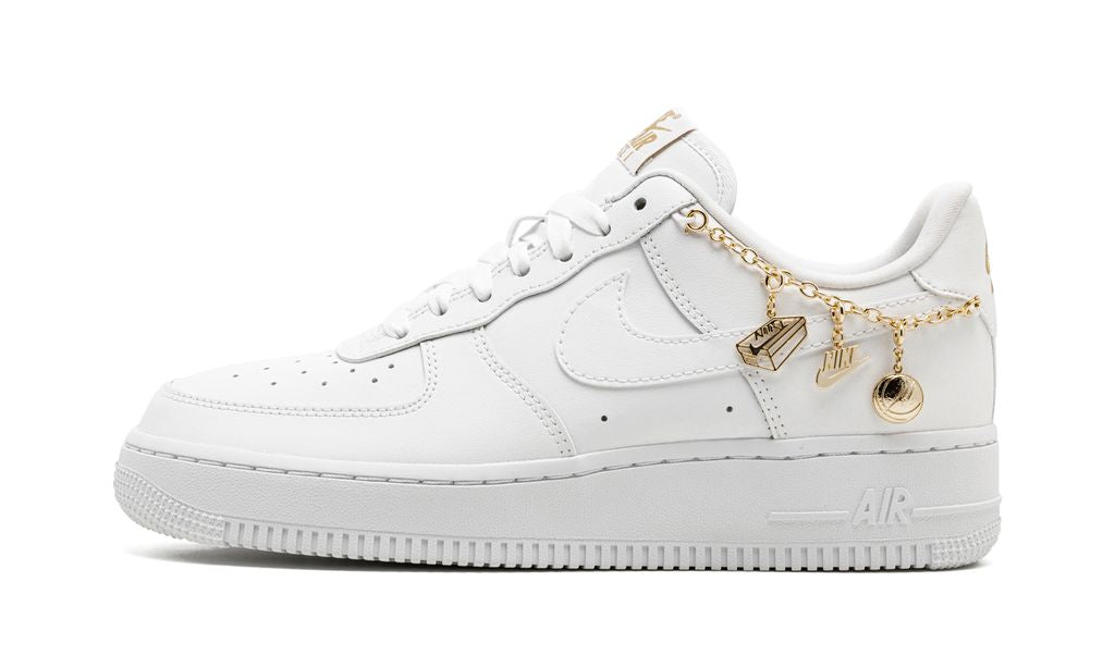 NK Air Force 1 Low LX Weißer Anhänger