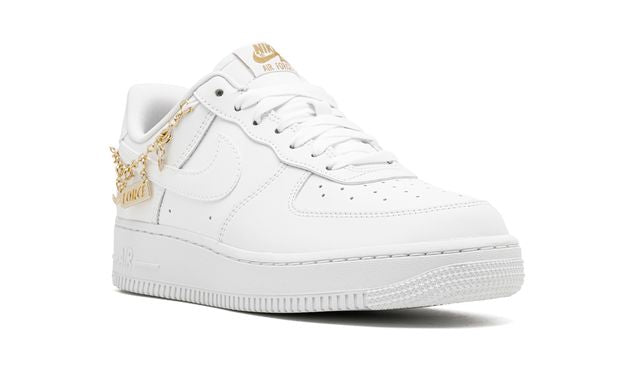 NK Air Force 1 Low LX Weißer Anhänger