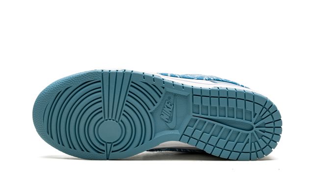 NK Dunk Low Essential Paisley Pack getragen