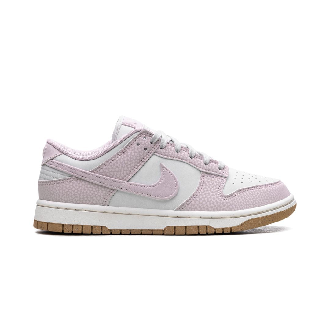 NK Dunk Low Hellviolett