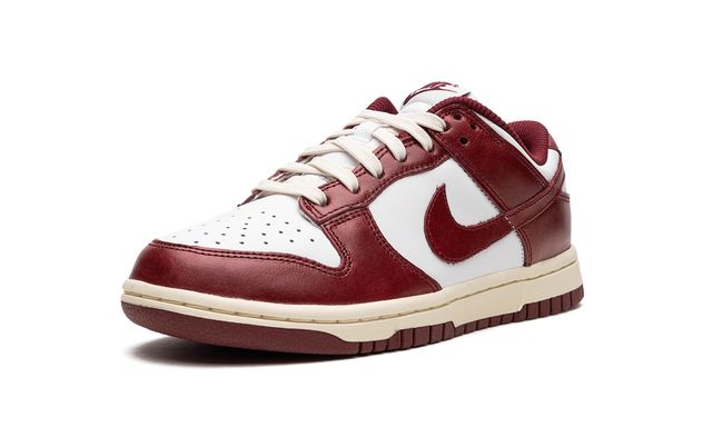 NK Dunk Low PRM Vintage Team Rot 