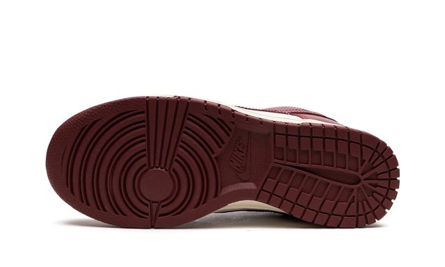 NK Dunk Low PRM Vintage Team Rot 