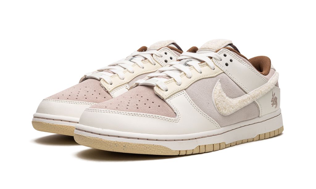 NK Dunk Low Retro PRM Jahr des Kaninchens Fossil Stone (2023) 