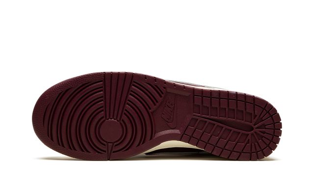 NK Dunk Low Valentinstag