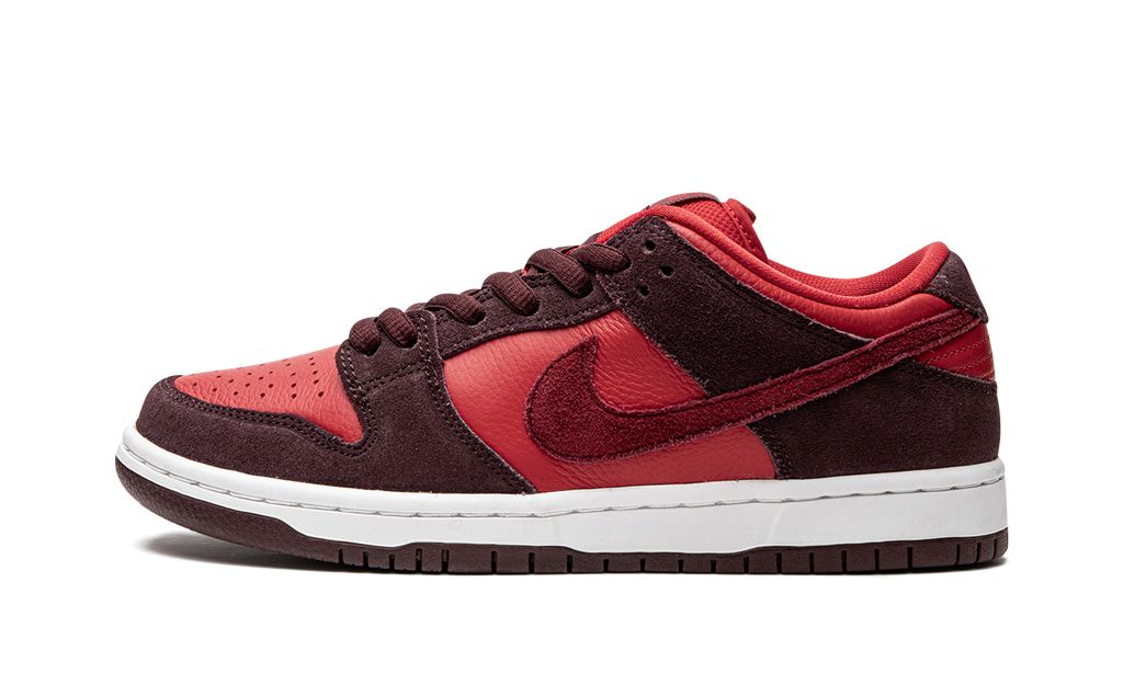 NK SB Dunk Low Cherry 