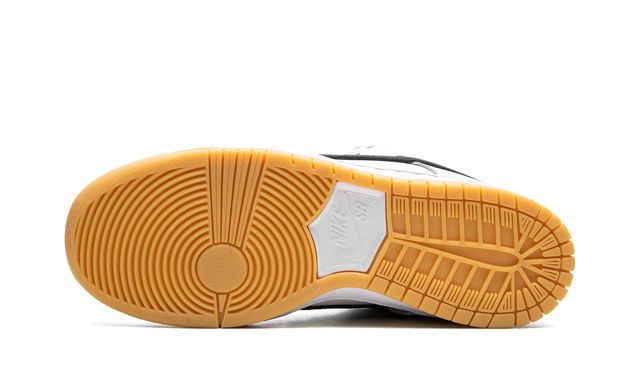 NK SB Dunk Low Orange White Label Schwarz