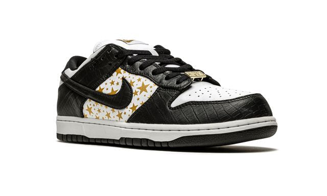 NK SB Dunk Low Supreme Stars Schwarz 