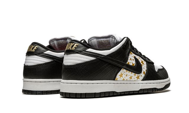 NK SB Dunk Low Supreme Stars Schwarz 