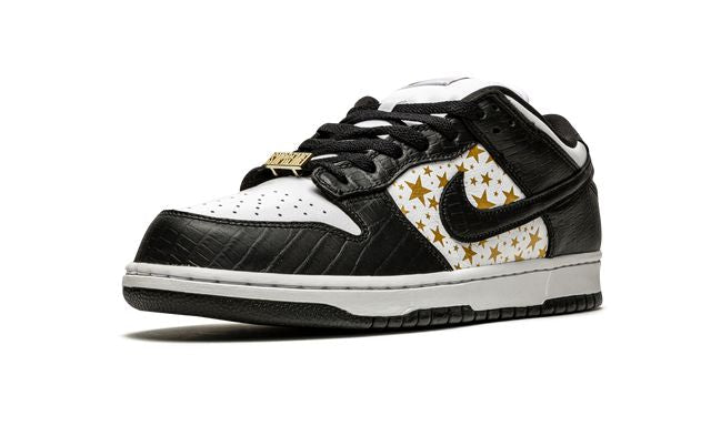 NK SB Dunk Low Supreme Stars Schwarz 