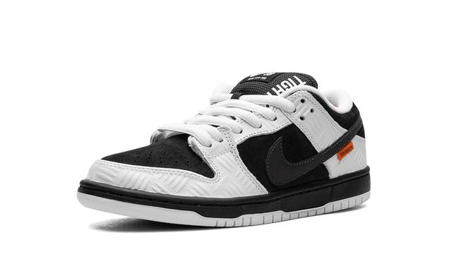 NK SB Dunk Low TIGHTBOOTH 