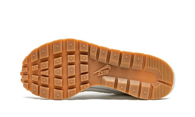 NK Vaporwaffle Sacai Sail Gum 